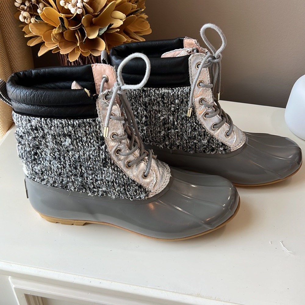 Sam Edelman Caldwell Waterproof Rain
Snow Duck Boots Silver Gray Tweed size 8